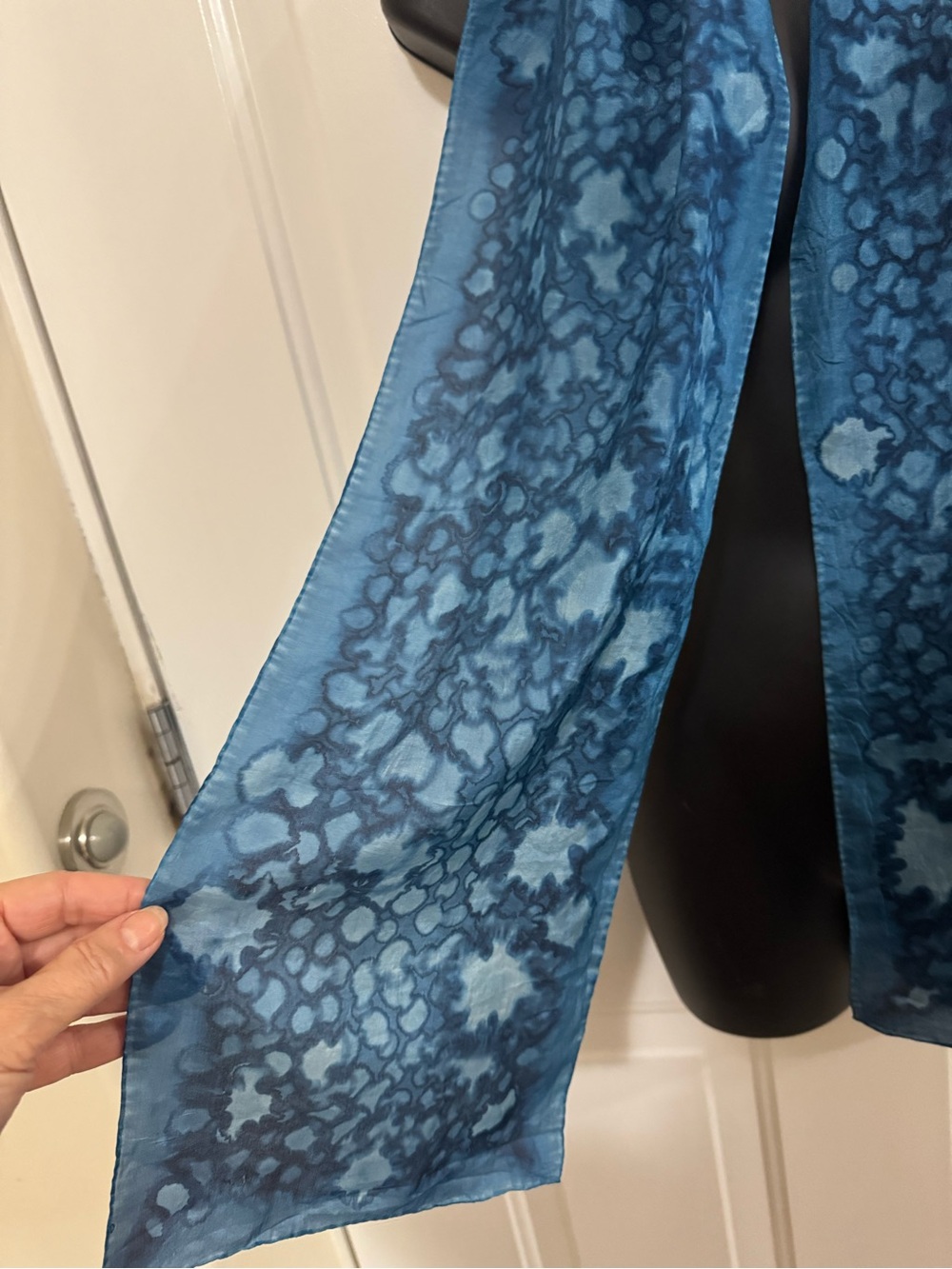 Hand died indigo silk scarf - Picture 5 of 8